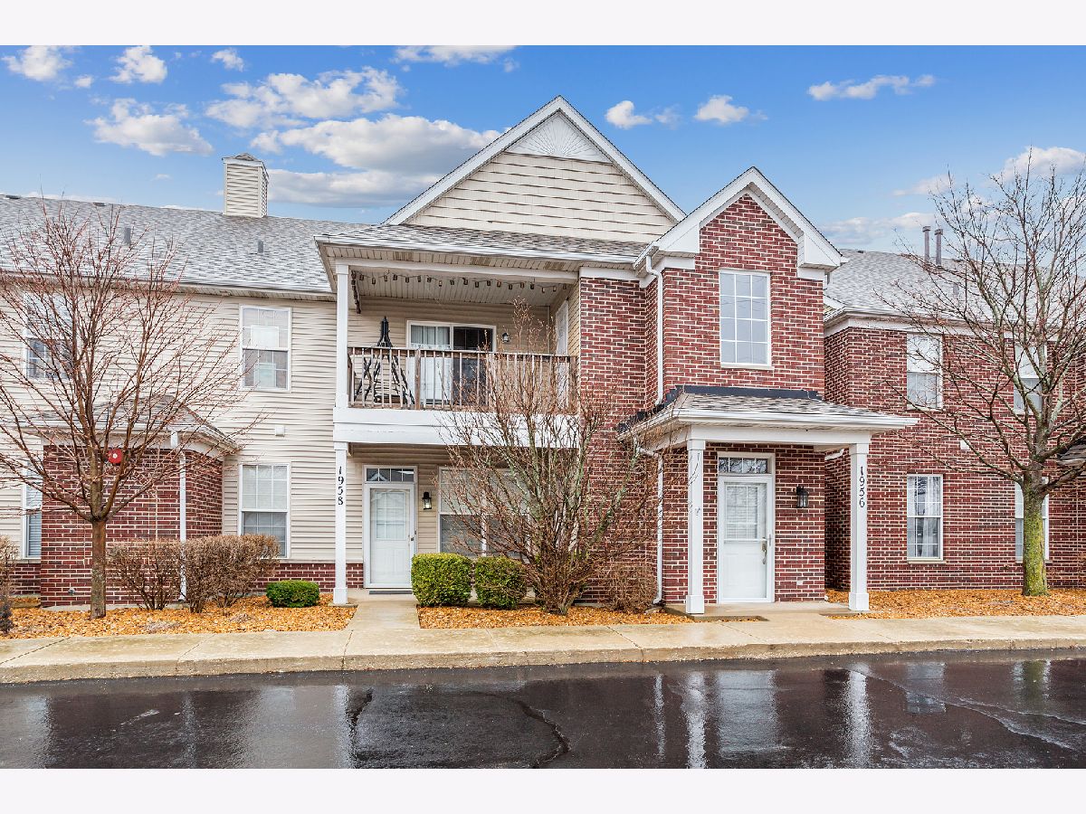 Townhomes & Condos & Homes Rented Walnut Trails Shorewood Illinois, 1958 Parkside