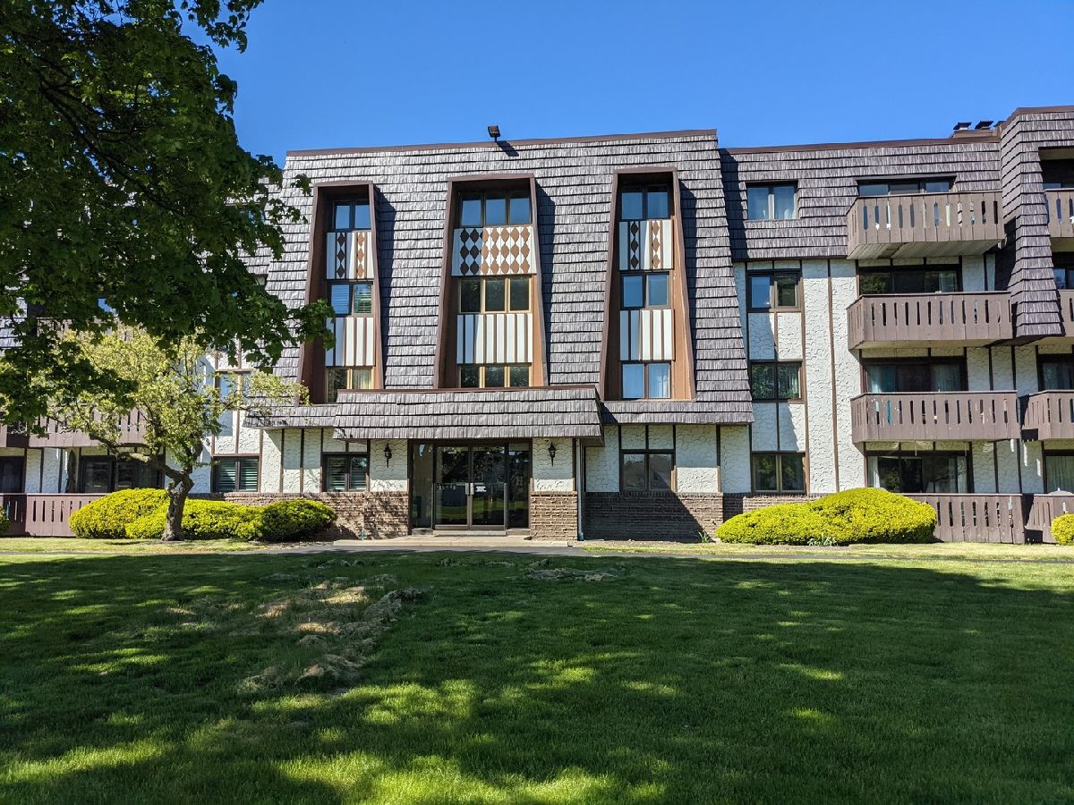 Townhomes & Condos Sold Whispering Lake Lake Bluff Illinois, 13000 Heiden