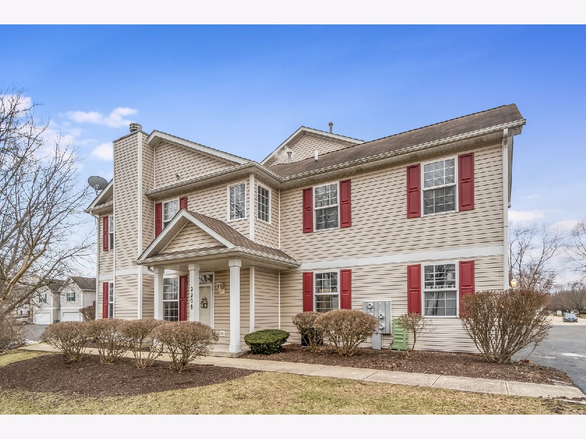Townhomes & Homes Sold Wexford West Joliet Illinois, 2208 Graystone