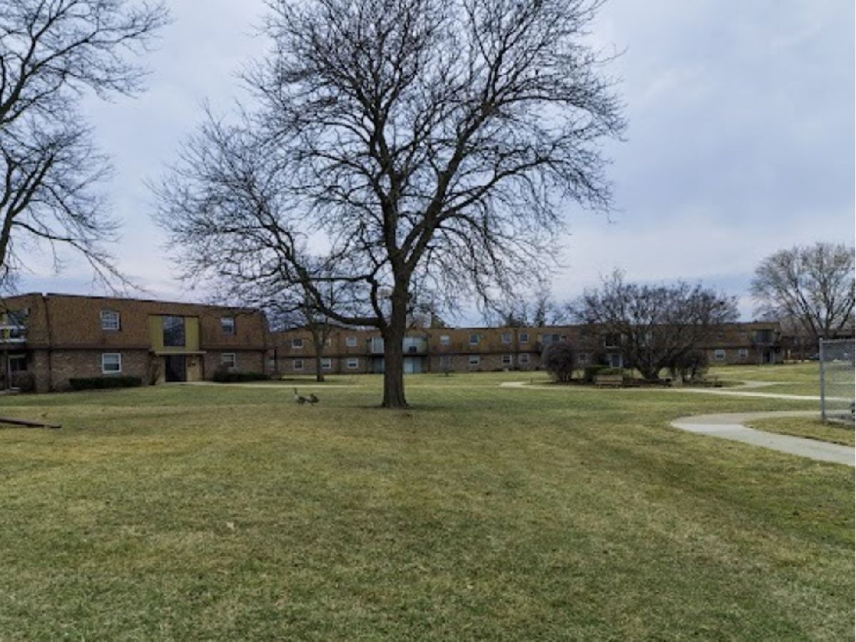 Condominiums Sold Suffield Gardens Westmont Illinois, 7S040 Suffield