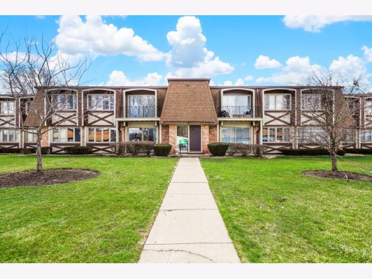Condominiums Sold Park Place Crestwood Illinois, 5709 Park