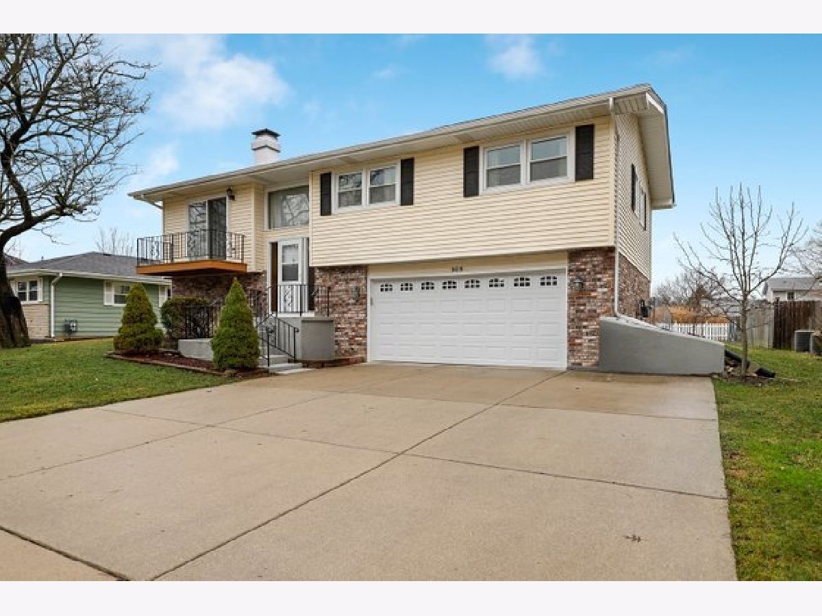 Homes & Condos & Townhomes Sold Lords Park Manor Elgin Illinois, 905 Chippewa