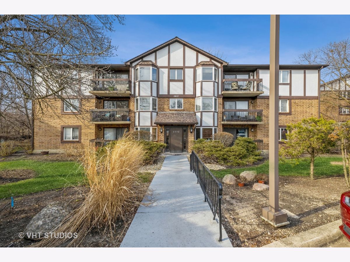 Condominiums Sold Indian Ridge Lakes Indian Head Park Illinois, 6812 Joliet
