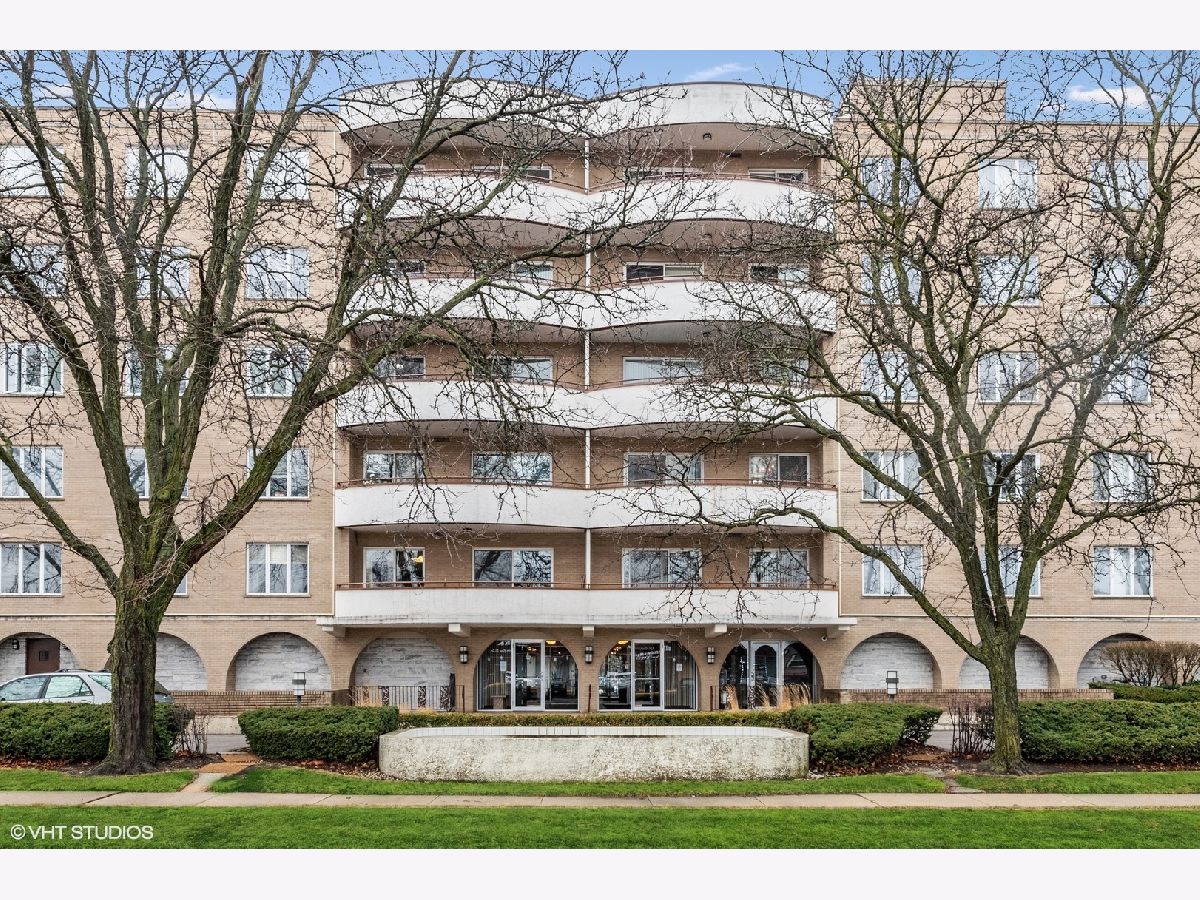 Condominiums Sold Regal Court Lincolnwood Illinois, 6400 Cicero