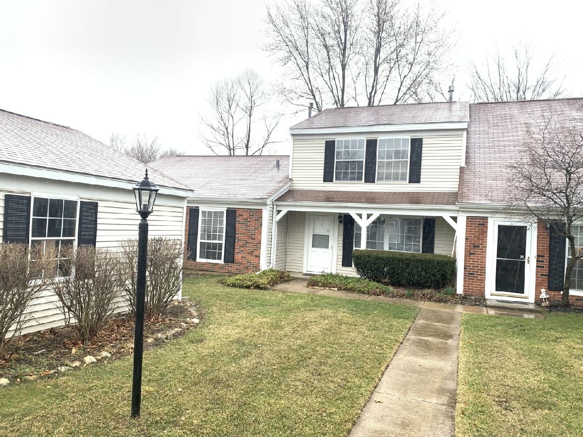 Townhomes & Condos Rented Bright Oaks Cary Illinois, 42 Silver Tree