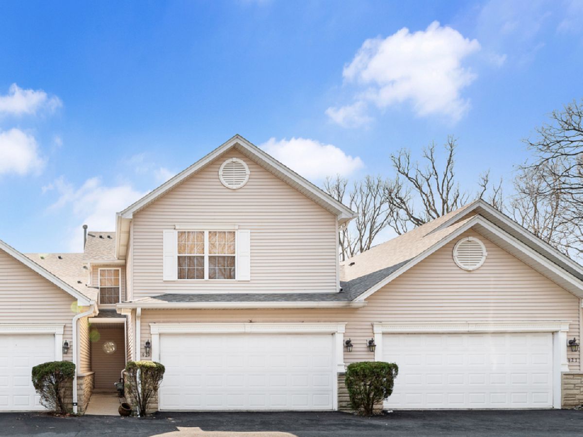 Condos & Townhomes Sold Maple Creek Lockport Illinois, 929 Treeline