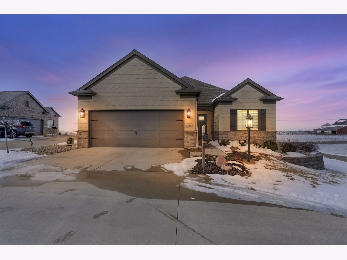 Homes & Condominiums Sold Greystone Champaign Illinois, 2927 Greystone