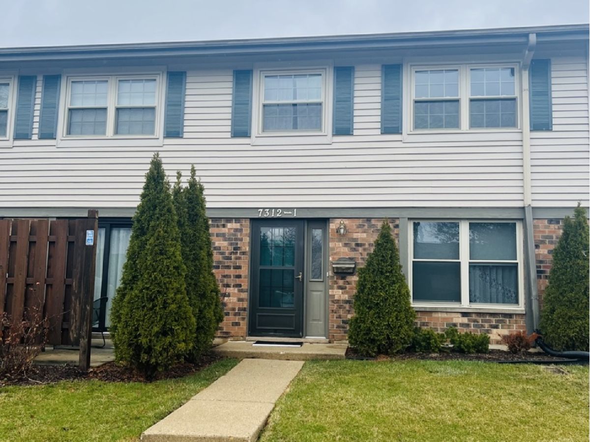 Village Square Downers Grove IL, Townhomes & Condos For Sale & For Rent