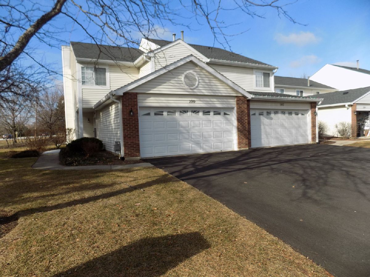 Townhomes & Condos Rented Sussex Square Streamwood Illinois, 100 Brittany