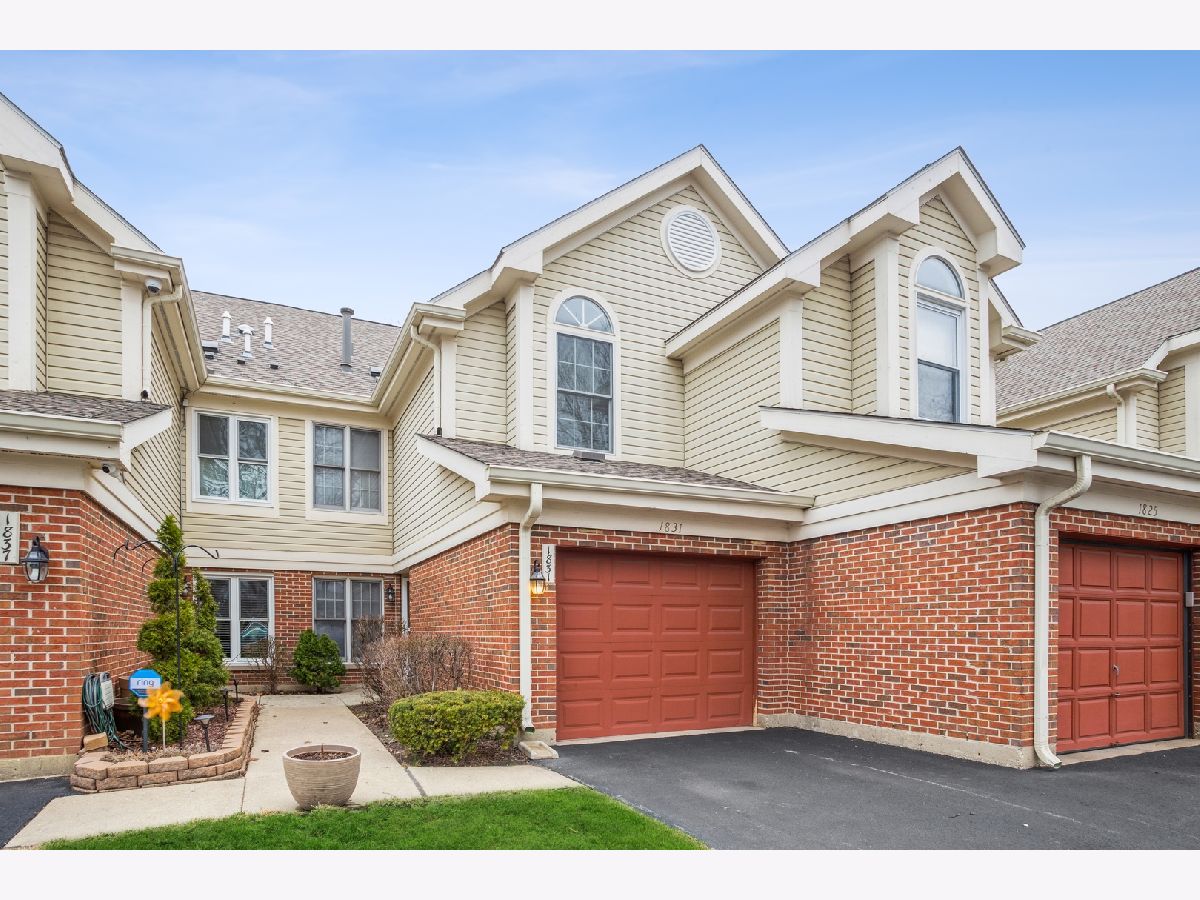 Townhomes & Condos & Homes Rented Surrey Park Arlington Heights Illinois, 1831 White Oak