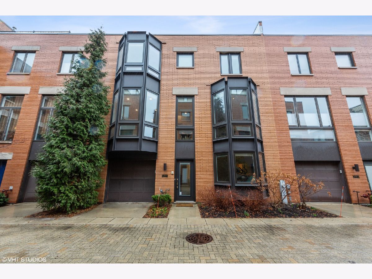 Townhomes & Condos Rented Cleveland Court Chicago Illinois, 1439 Cleveland