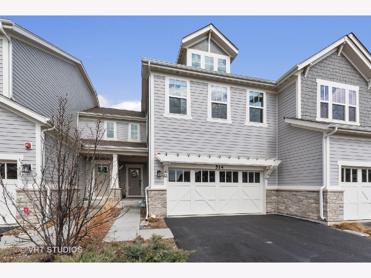 Condos & Townhomes Sold Brentwood Barrington Illinois, 514 Pershing