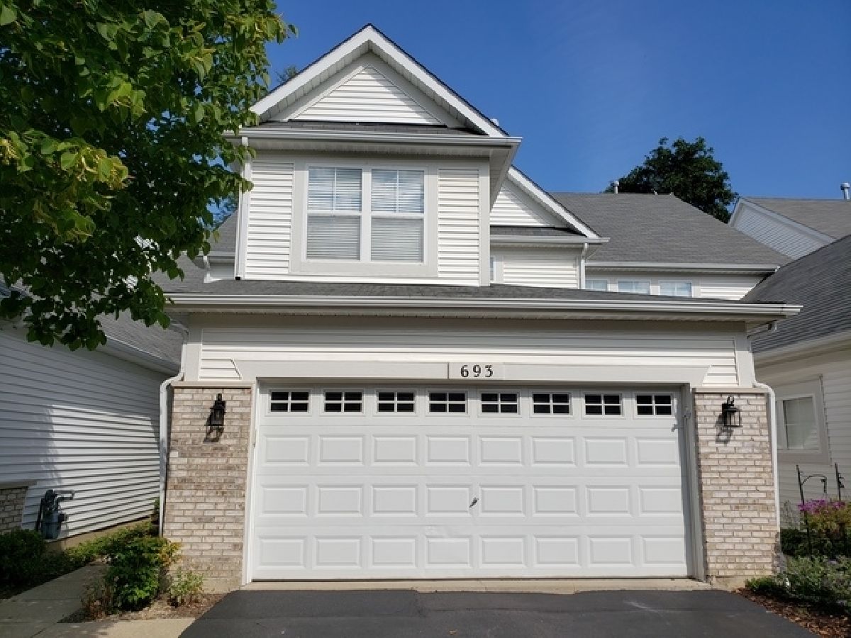 Townhomes & Homes Rented Waters Edge Grayslake Illinois, 693 Shoreline