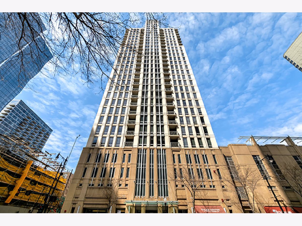Condominiums Sold Michigan Avenue Towers Chicago Illinois, 1250 Michigan