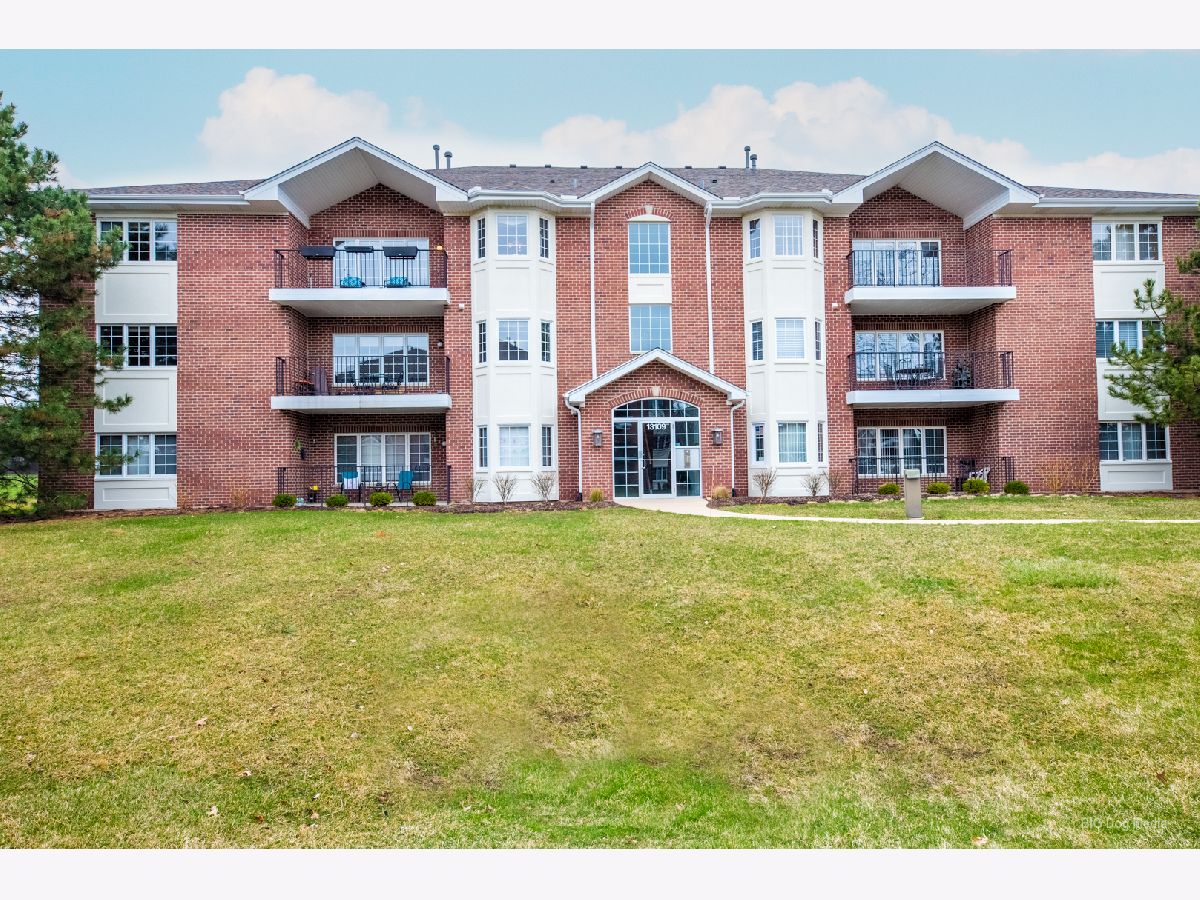 Condominiums Sold Laurel Glen Palos Heights Illinois, 13109 Forest Ridge