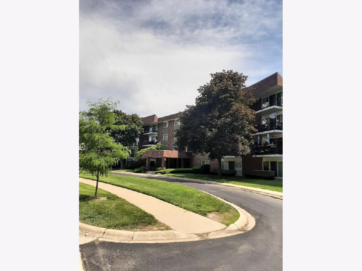 Condominiums & Homes Sold Green Acres Arlington Heights Illinois, 1025 Fernandez