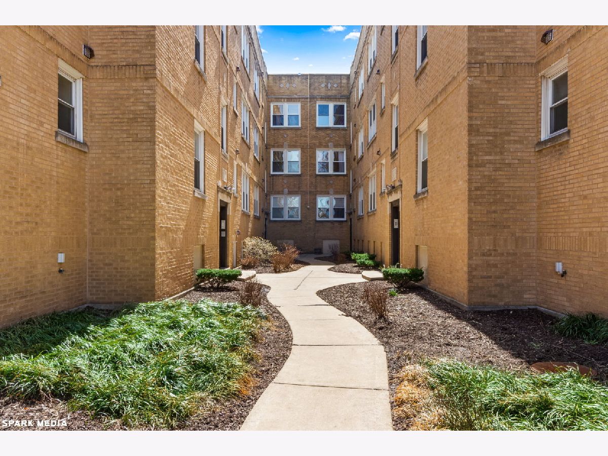 Townhomes & Condos Sold Shakespeare Court Chicago Illinois, 3429 Shakespeare