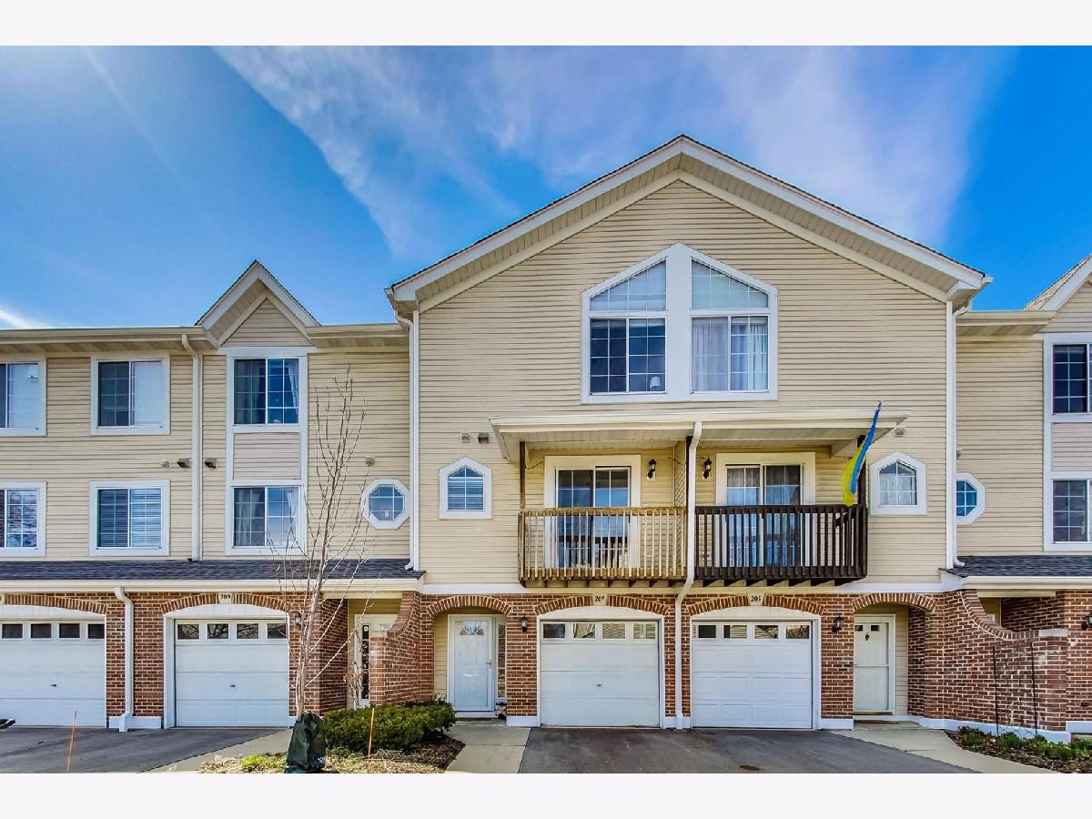 Townhomes Sold Maple Grove Palatine Illinois, 207 Parallel