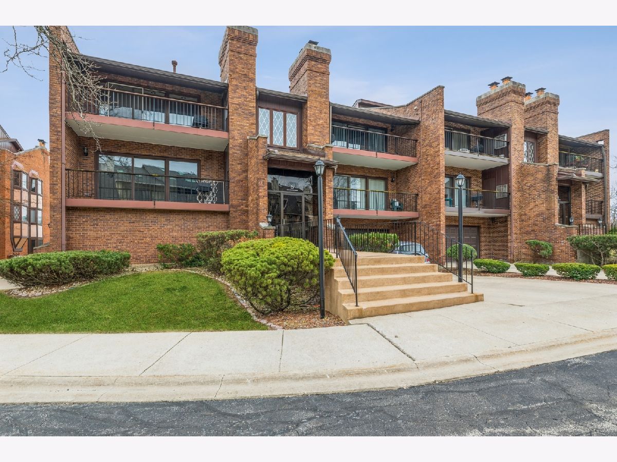 Homes & Condominiums Sold Hills Of Palos Palos Hills Illinois, 5 Cinnamon Creek