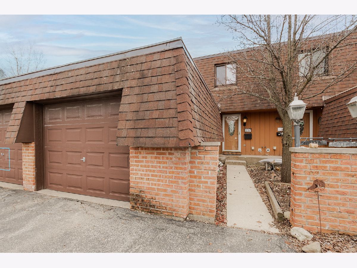 Homes & Condos & Townhomes Sold Brentwood Estates Palatine Illinois, 137 Lake Cook