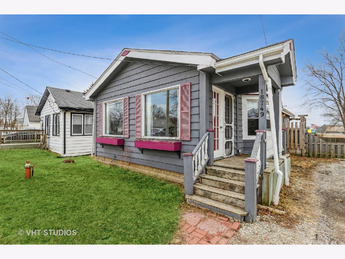 Homes Sold Druce Lake Lake Villa Illinois, 18749 Cottage