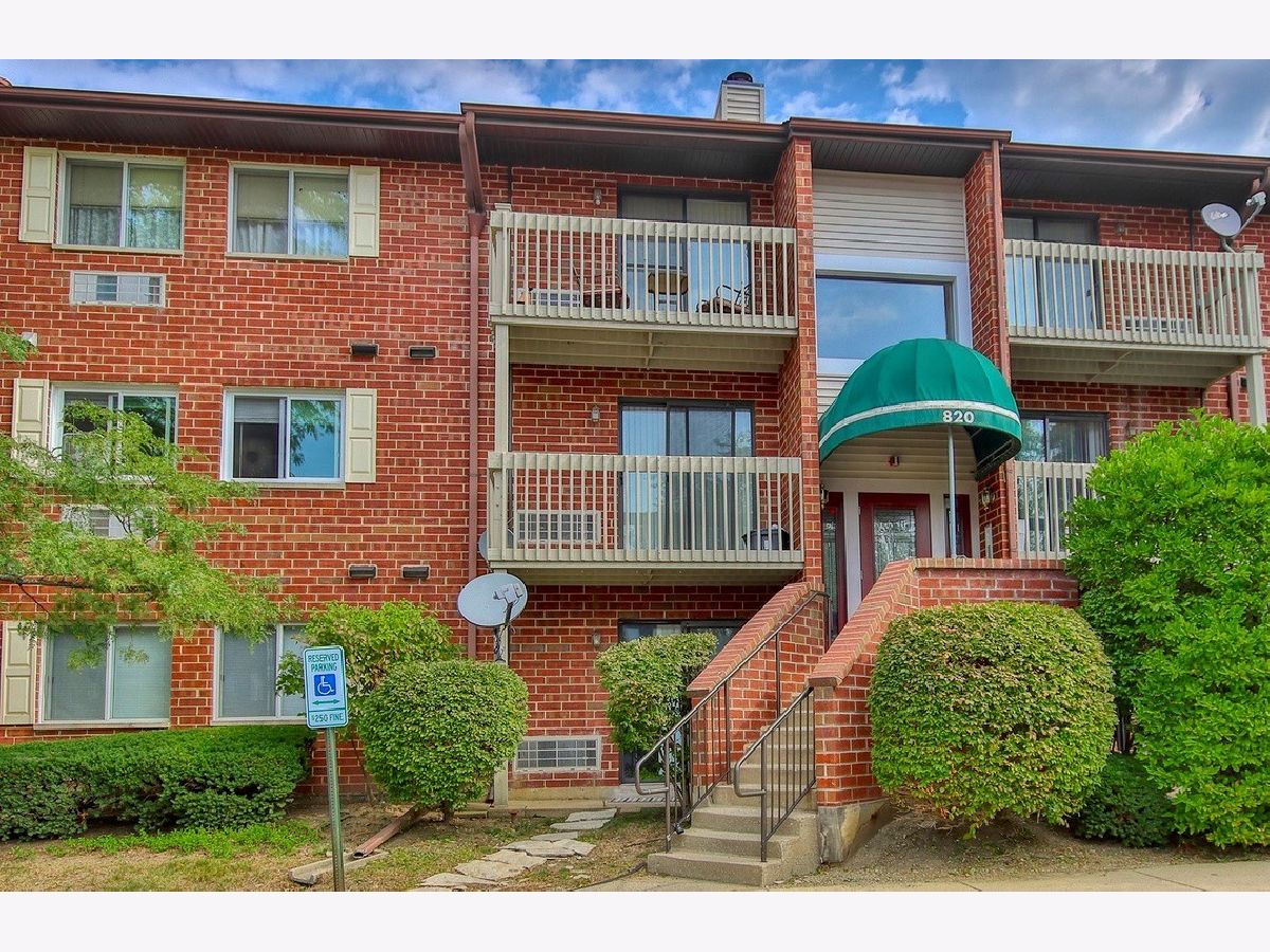 Condominiums Rented Lakewood Villas Vernon Hills Illinois, 820 Lakeside