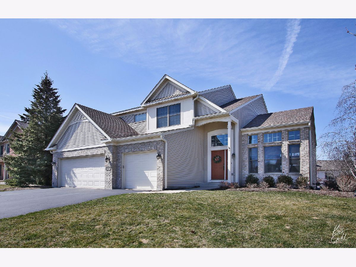 Homes & Townhomes Sold Woodland Ridge Antioch Illinois, 868 Red Hawk