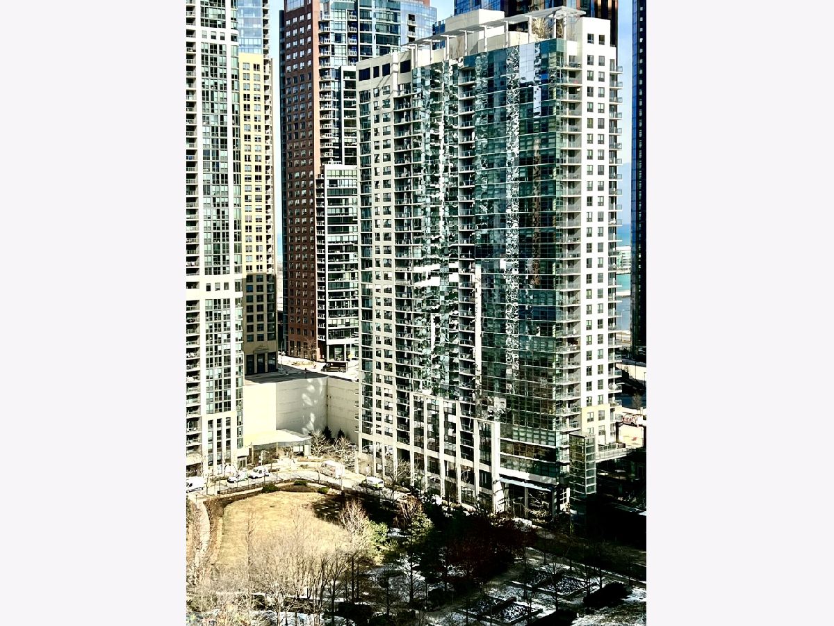 Condos & Townhomes Rented Lancaster Chicago Illinois, 201 Westshore