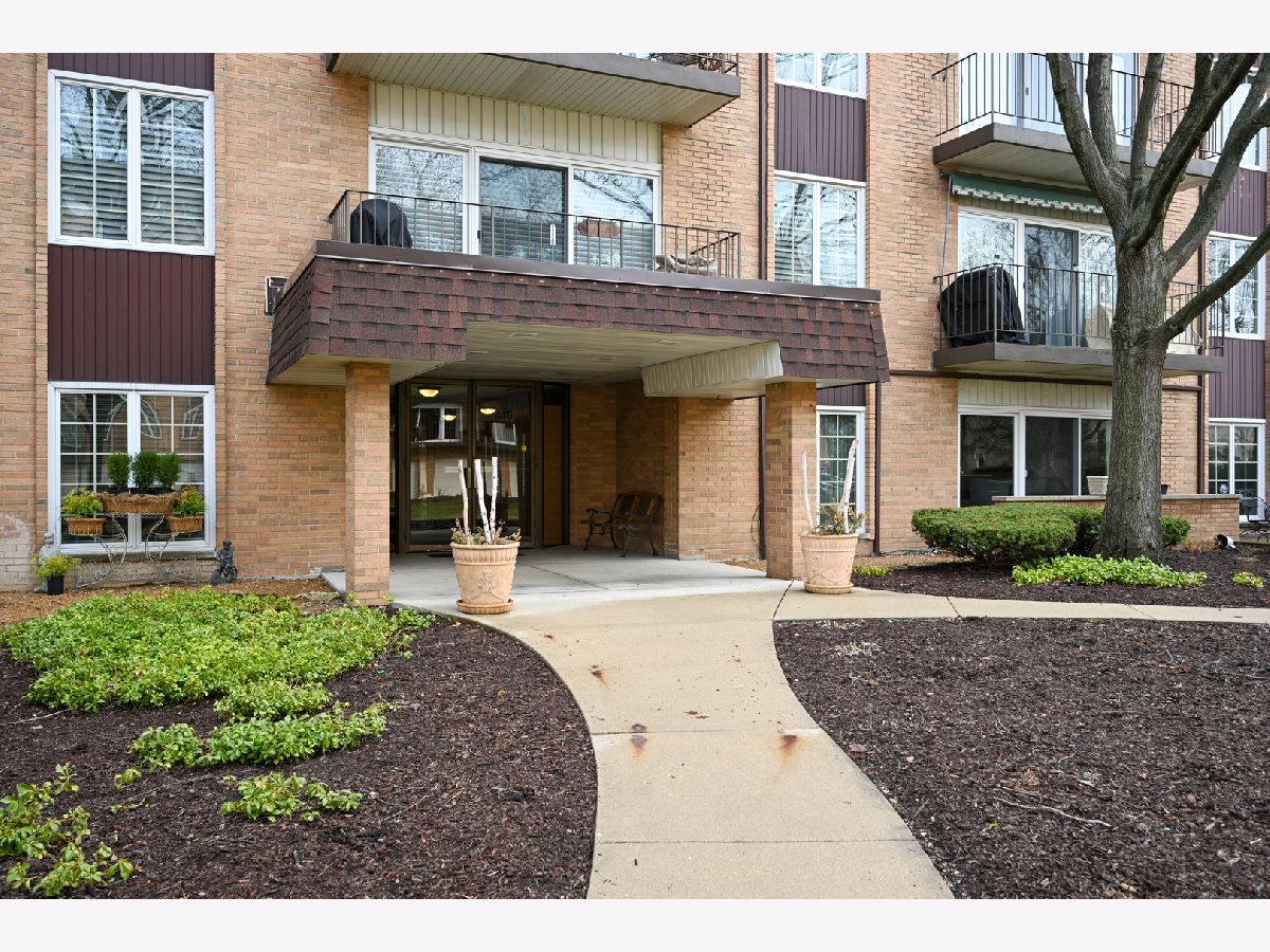 Condos & Townhomes Sold Park Place East Glen Ellyn Illinois, 445 Park