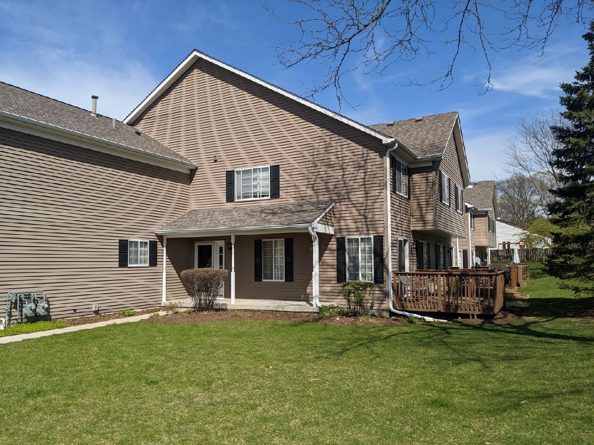 Townhomes & Condos & Homes Rented Woodcreek Village Lake In The Hills Illinois, 442 Village Creek