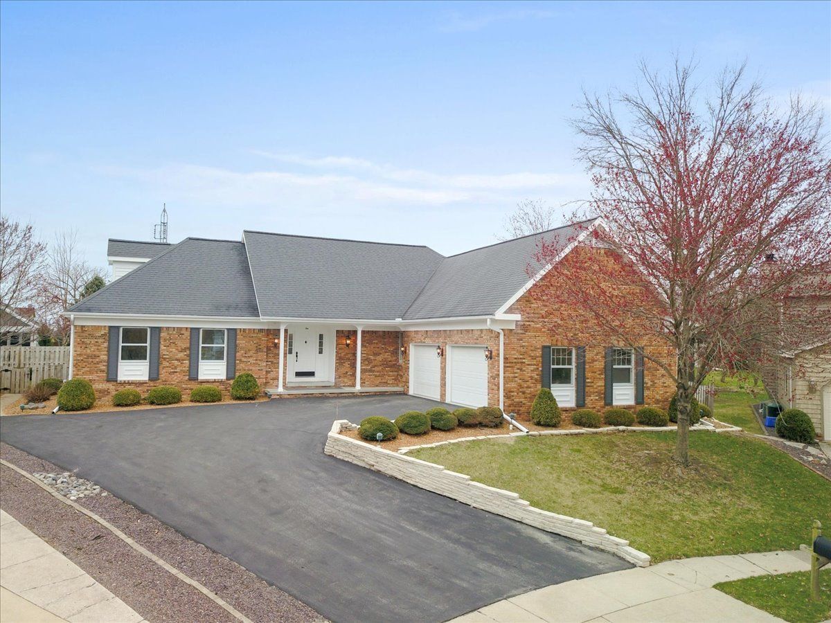 Homes & Condos & Townhomes Sold Blooming Grove Bloomington Illinois, 10 Lake Bluff