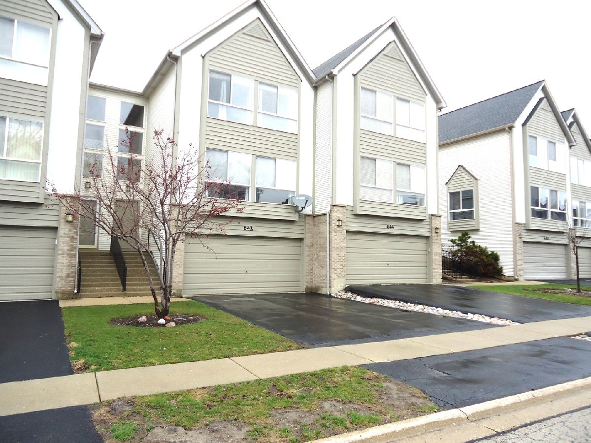 Townhomes Rented Diamond Pointe Mundelein Illinois, 642 Diamond Pointe