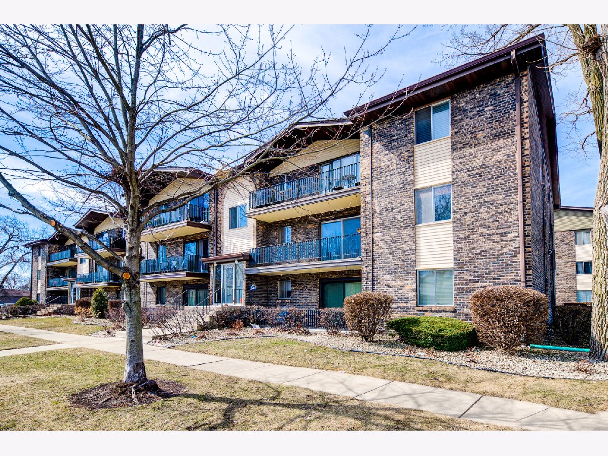 Condominiums Sold Sandpiper North Crestwood Illinois, 13520 Lawler