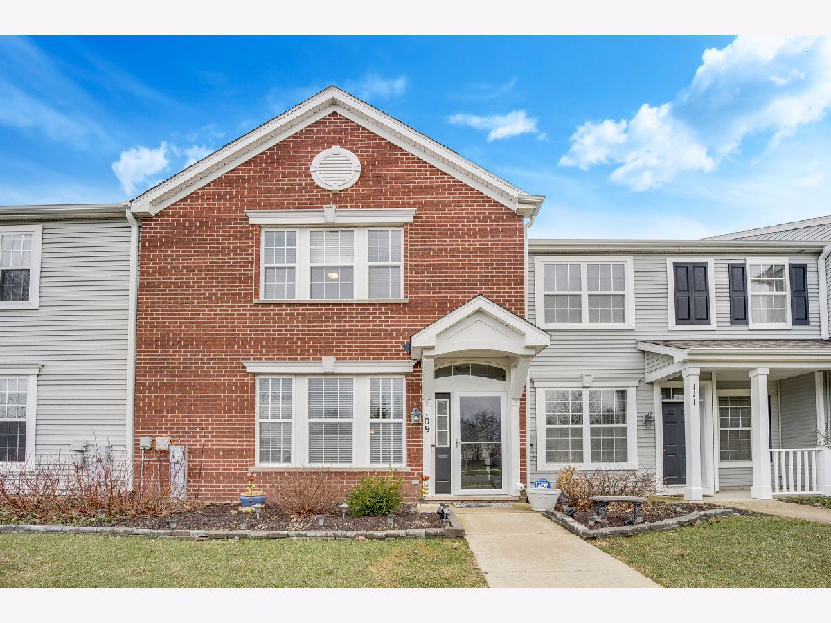  Rented Oswego Illinois, 109 Springbrook Trail South