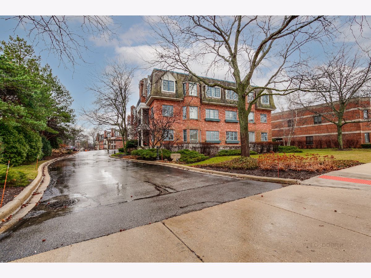 Condominiums Sold Laurel Place Lake Forest Illinois, 151 Laurel