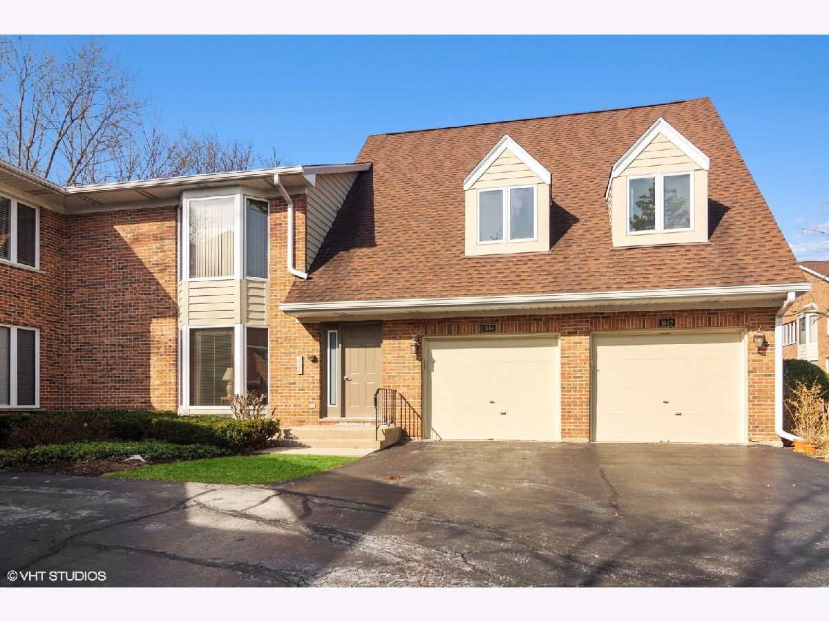 Condos & Townhomes Sold Courtyards Of Arlington Arlington Heights Illinois, 1642 Douglas