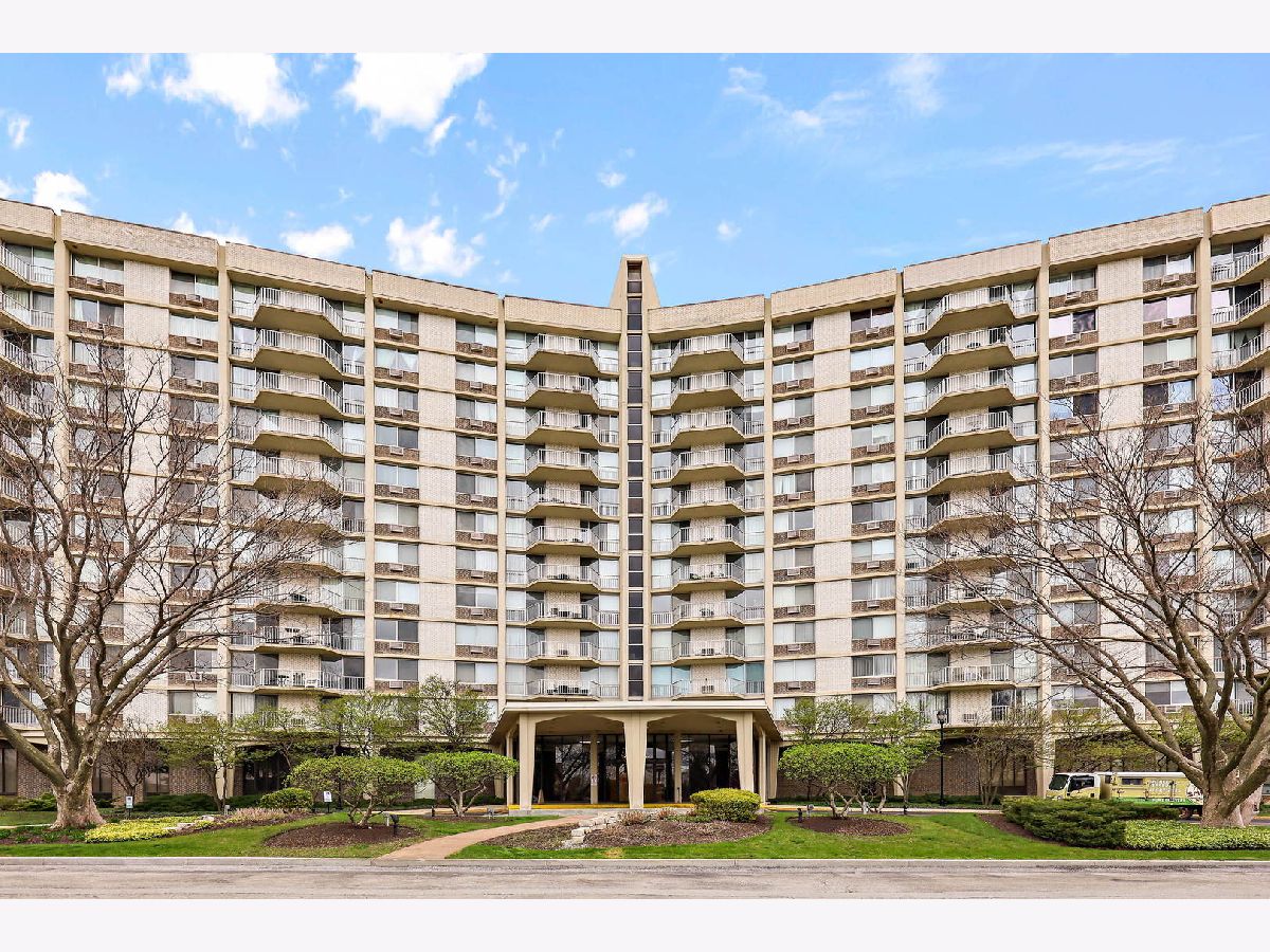 Oak Brook Towers Oak Brook IL, Condos & Townhomes For Sale & For Rent
