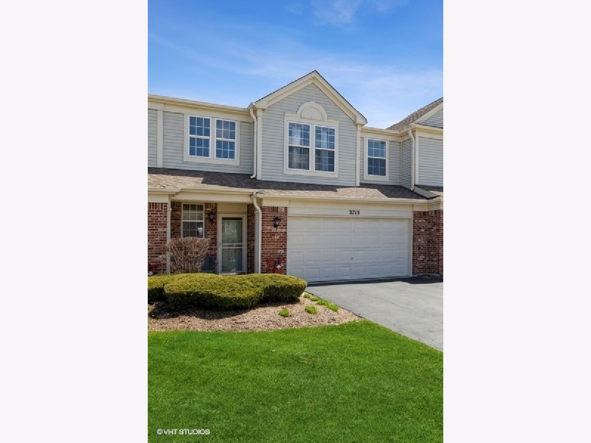 Townhomes Sold Creekside Meadows Algonquin Illinois, 2713 Bay View