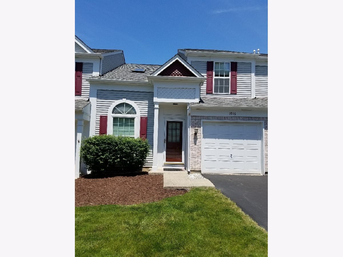 Townhomes Rented Victoria Ridge Downers Grove Illinois, 1916 Hastings