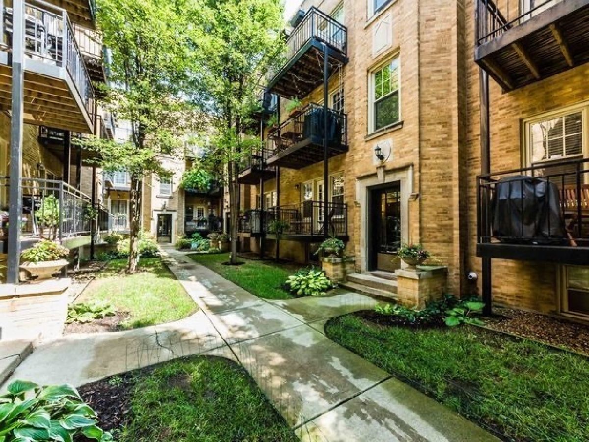 Condominiums Sold Lincoln Park Terrace Chicago Illinois, 2239 Lincoln