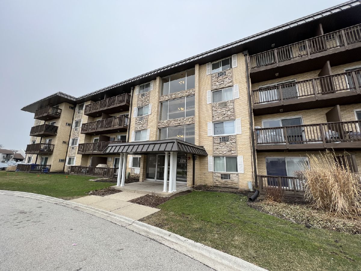 Condominiums & Homes Rented Evergreen Court Arlington Heights Illinois, 2218 Goebbert