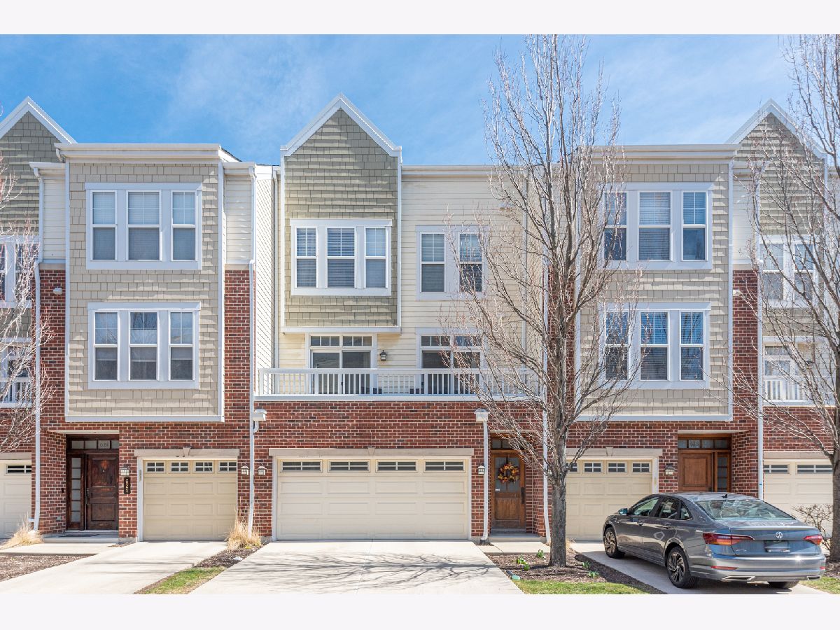 Townhomes & Condos Rented The Residences At The Grove Forest Park Illinois, 623 Grove