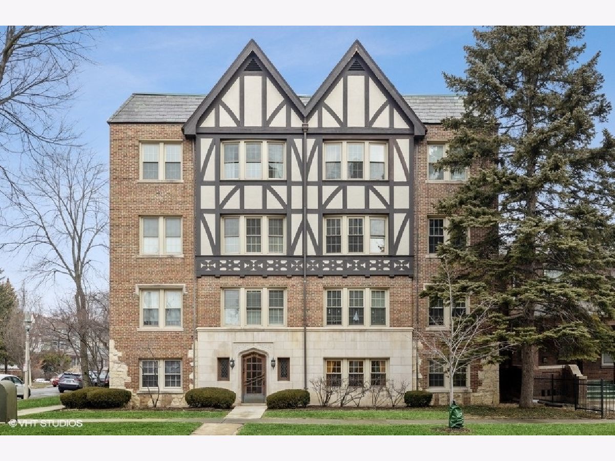 Condominiums Sold Twin Gables Oak Park Illinois, 530 Washington