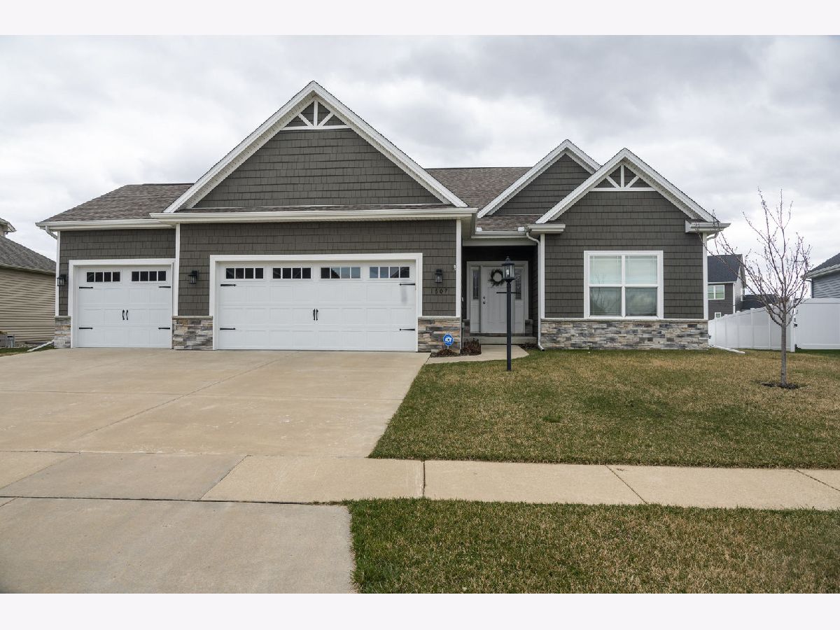 Homes & Condos & Townhomes Sold Liberty On The Lakes Champaign Illinois, 1607 Eagle