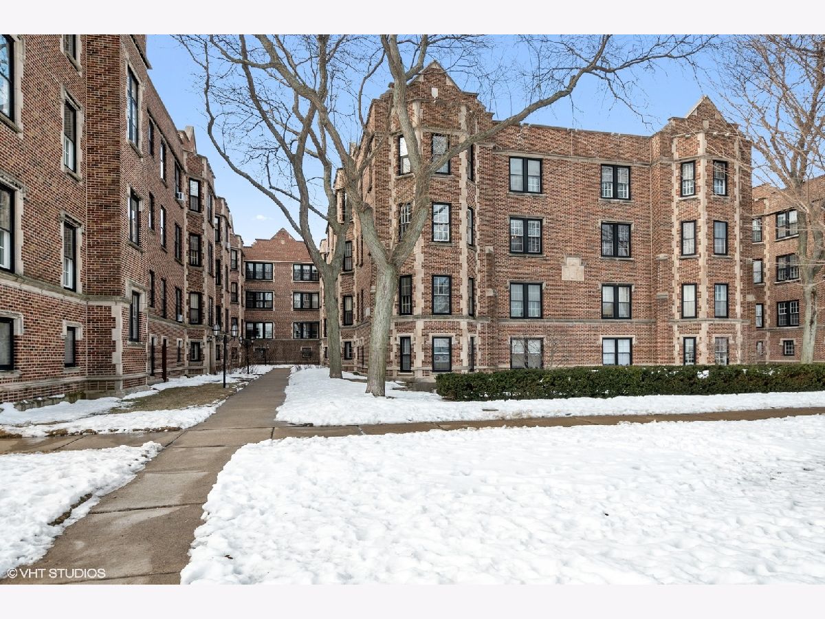 Condominiums Sold Tower Court Evanston Illinois, 576 Sheridan