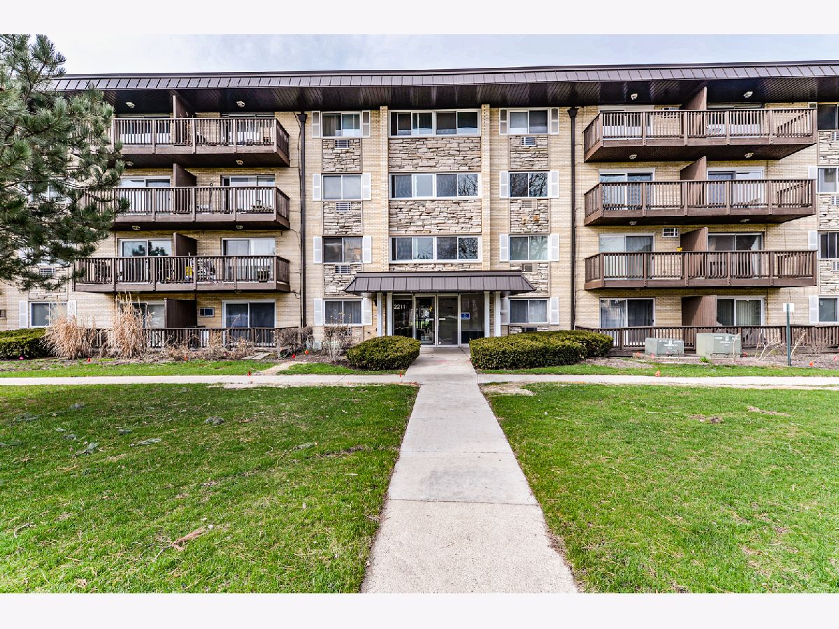 Condominiums & Homes Rented Evergreen Court Arlington Heights Illinois, 2214 Goebbert