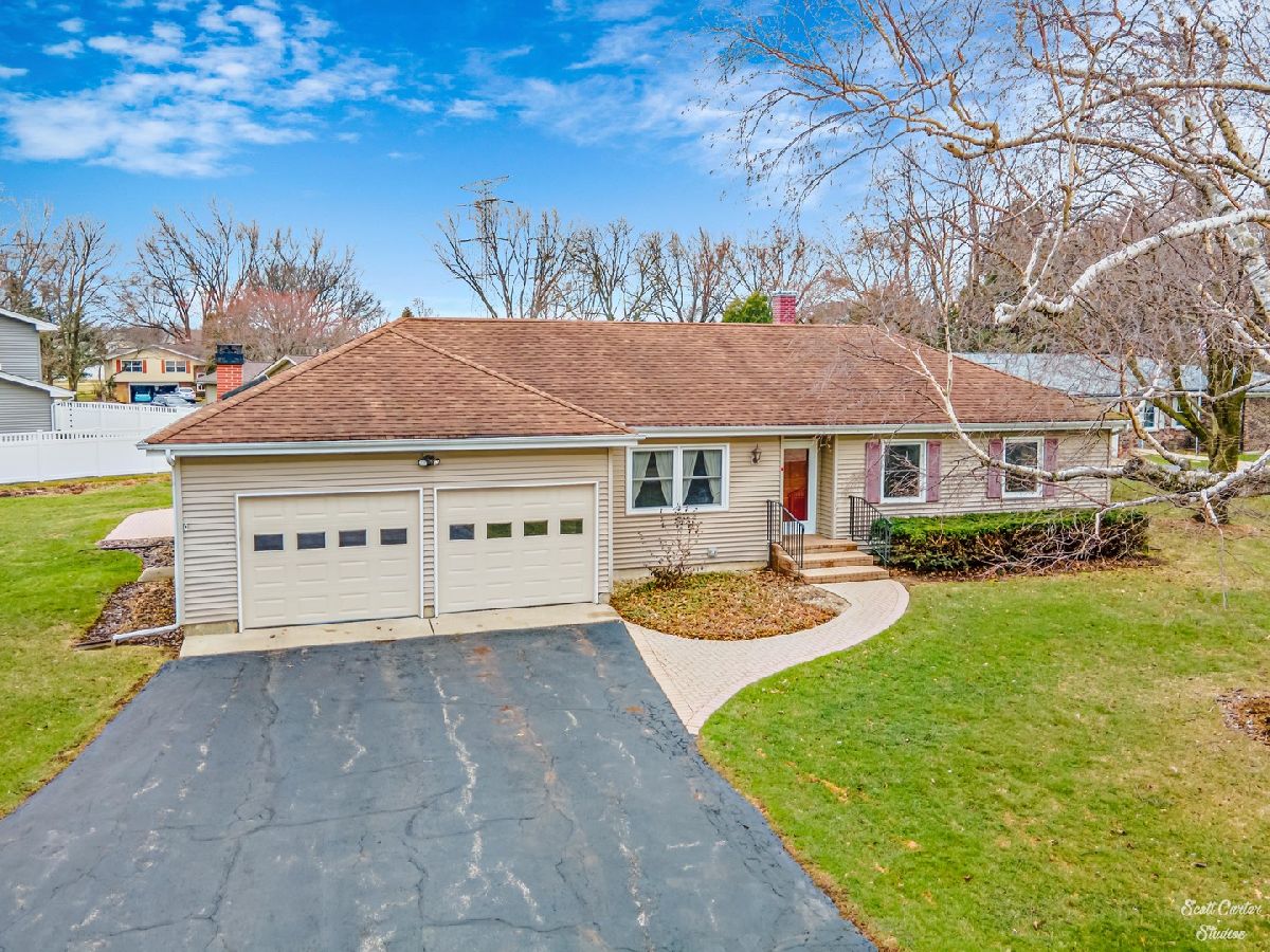 Homes Sold Heritage Estates Crystal Lake Illinois, 5011 Meadowlark