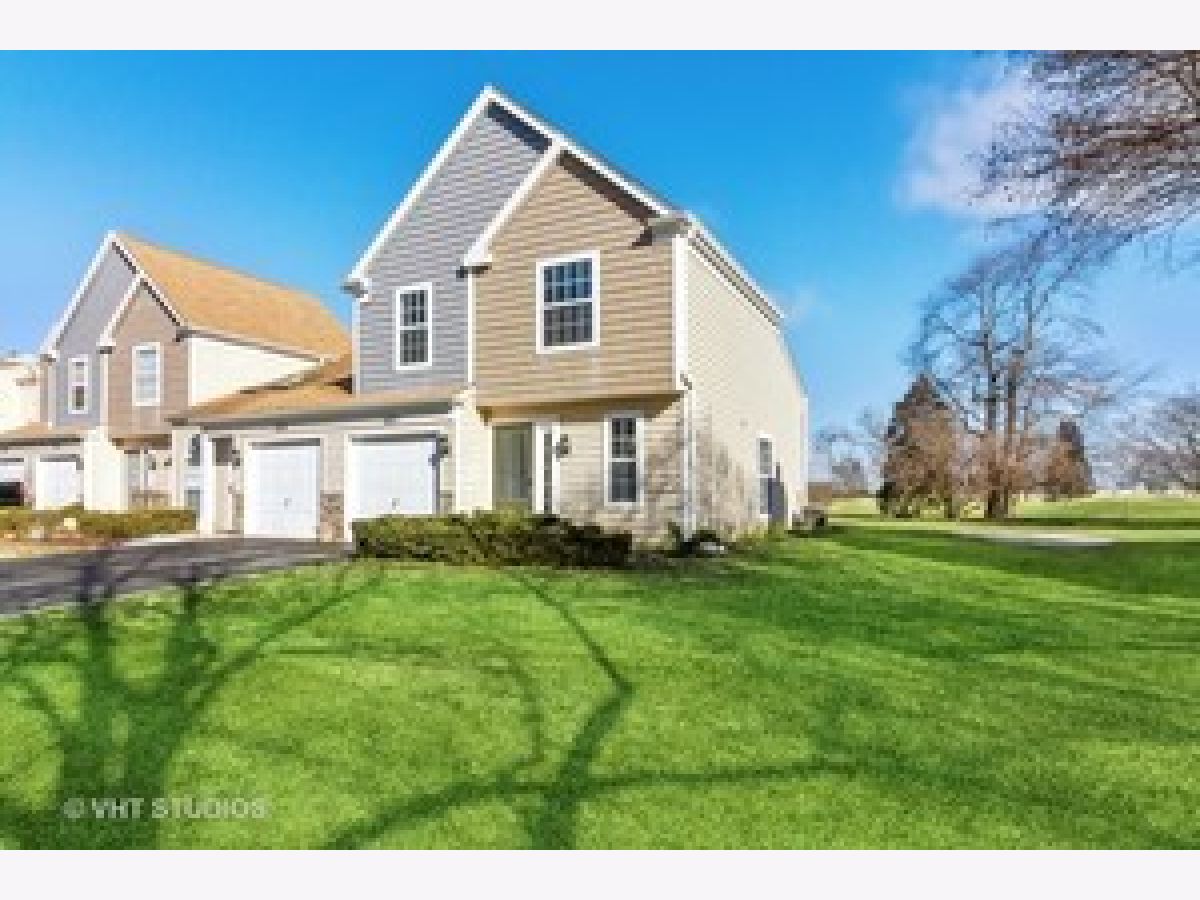 Townhomes & Homes Rented College Green Elgin Illinois, 1672 Pebble Beach