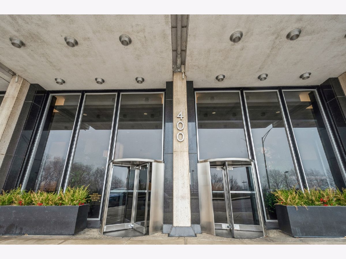 Condominiums Sold Outer Drive East Chicago Illinois, 400 Randolph