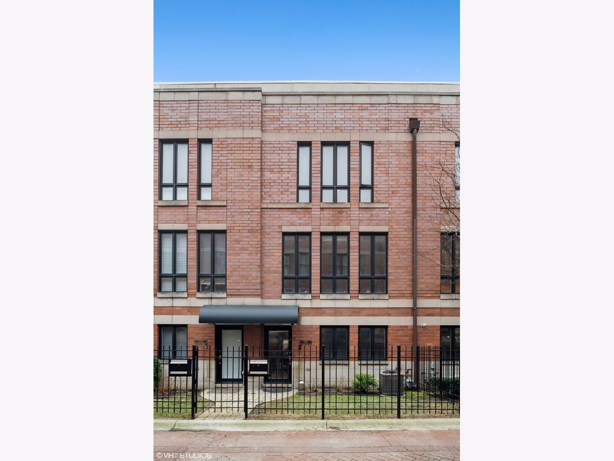 Townhomes Sold Lakewood Court Townhomes Chicago Illinois, 3150 Lakewood